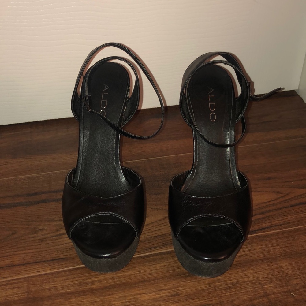 Aldo genuine leather wedges!!